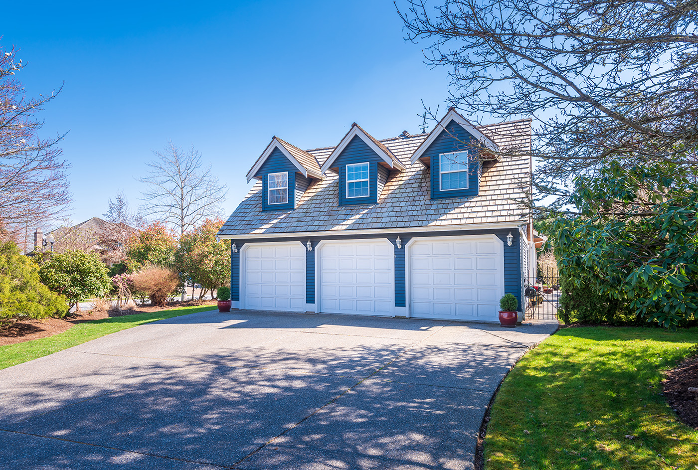 Garage,Door,In,Luxury,House,In,Vancouver,,Canada.